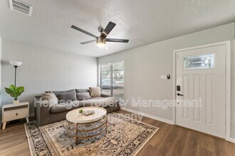 7210 Cloverfield Ln in San Antonio, TX - Building Photo - Building Photo