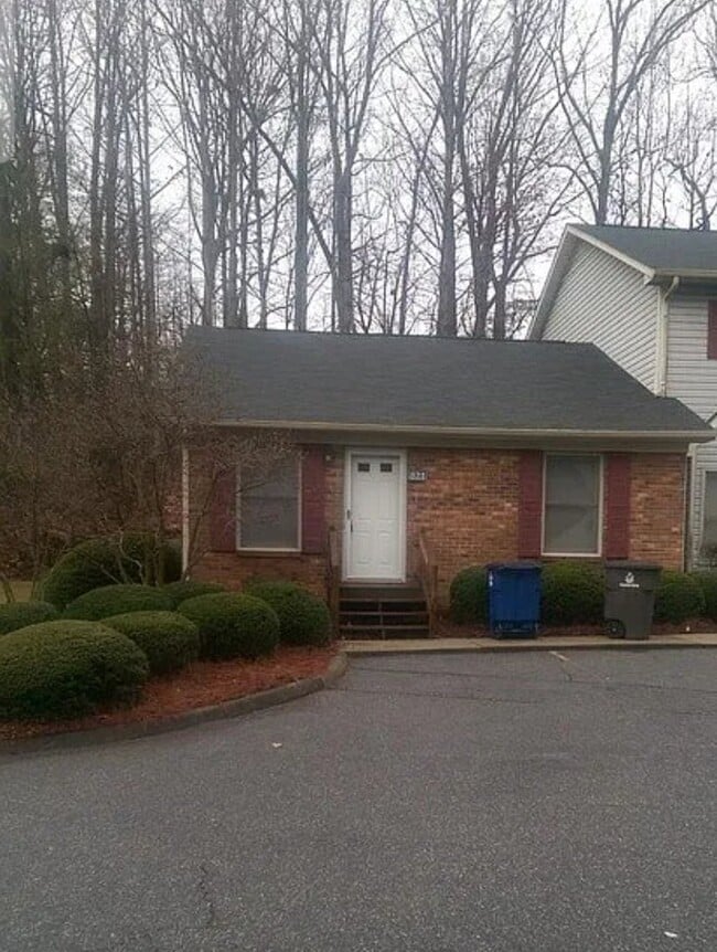 property at 821 Brickwood Ct