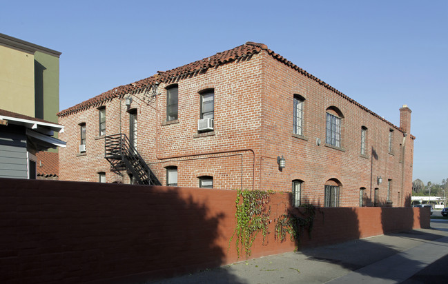 The Westwood Apartments in Fullerton, CA - Foto de edificio - Building Photo