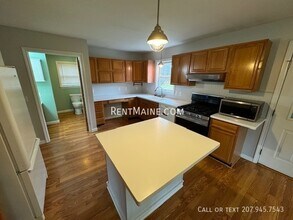 841 Eastern Ave, Unit # PH5307 in Holden, ME - Building Photo - Building Photo