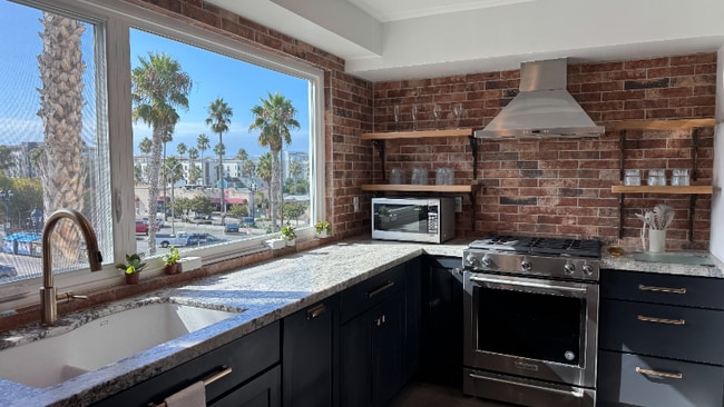 401 N Coast Hwy in Oceanside, CA - Building Photo - Building Photo