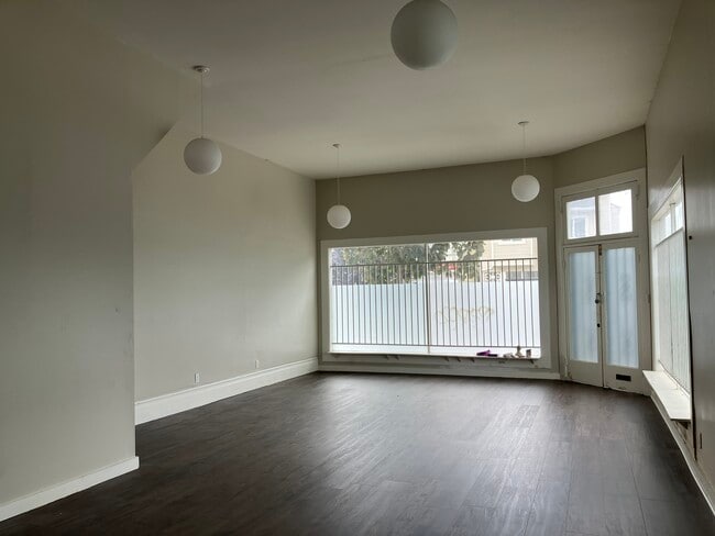 4538 Martin Luther King Jr Way in Oakland, CA - Foto de edificio - Building Photo