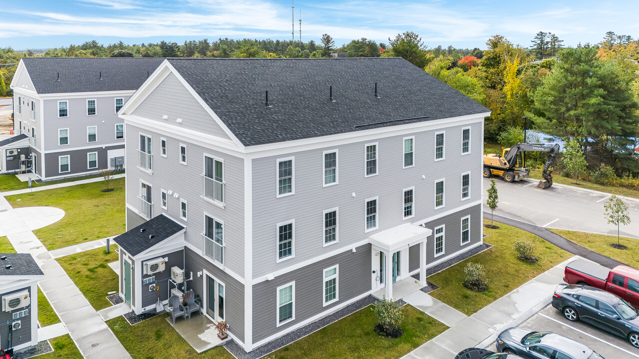 Cloverleaf Apartments in Saco, ME - Foto de edificio