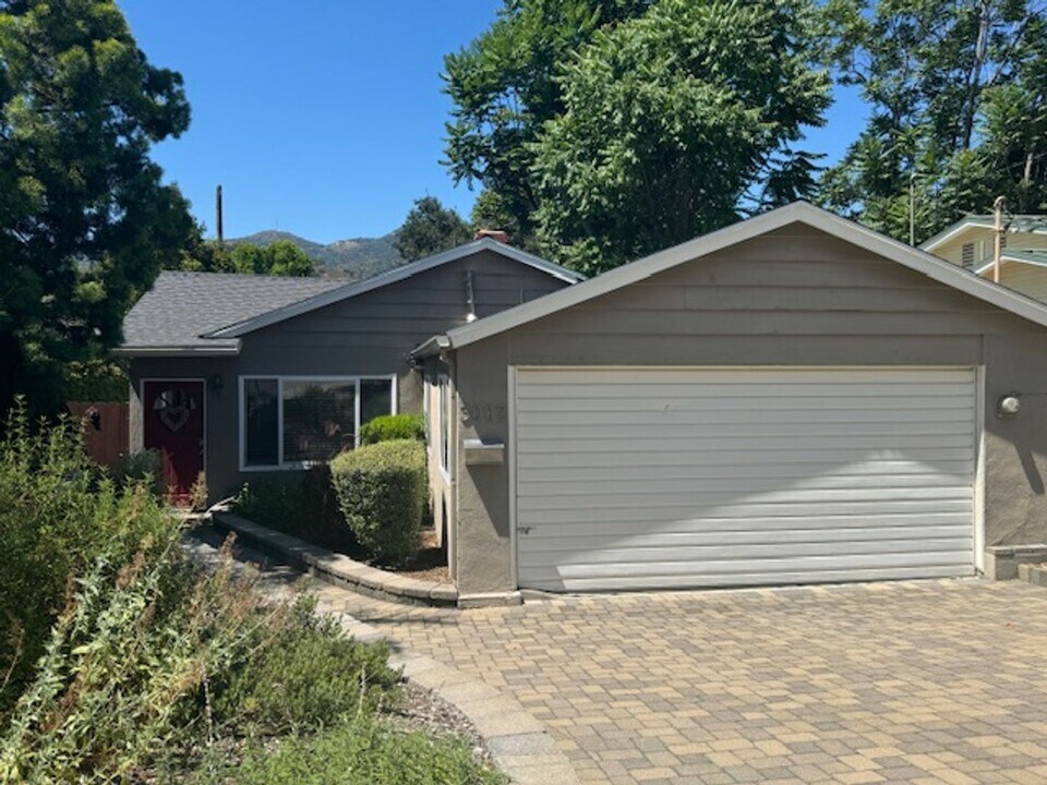3002 Manhattan Ave in Glendale, CA - Building Photo