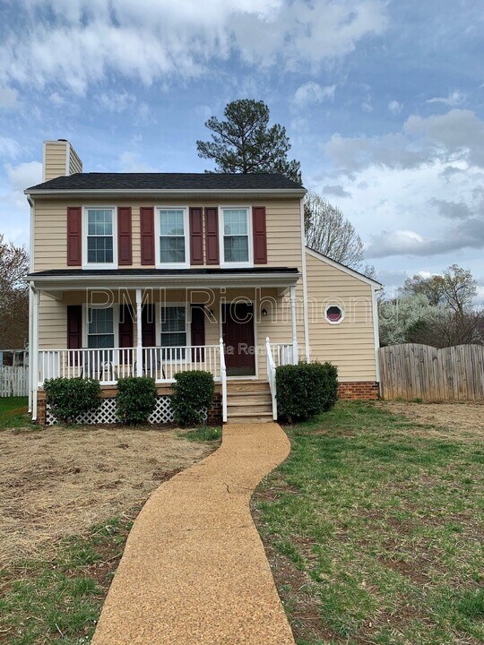 1703 Danhurst Dr in Midlothian, VA - Building Photo