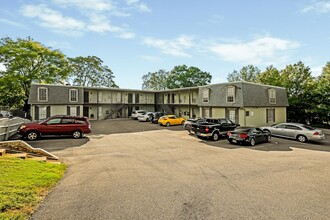 Redmont Square in Birmingham, AL - Building Photo - Interior Photo