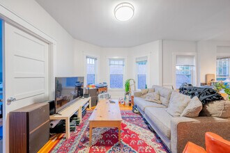 37 Magoun St, Unit 3 in Cambridge, MA - Building Photo - Building Photo