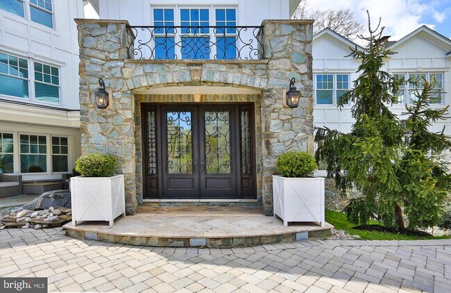 6329 Linway Terrace in McLean, VA - Building Photo - Building Photo