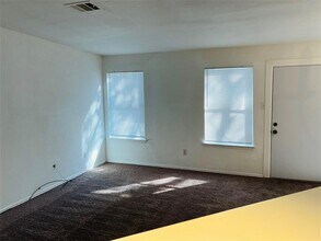 9703 Sugar Hill Dr in Austin, TX - Building Photo - Building Photo