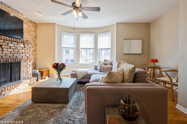 2956 N Halsted St in Chicago, IL - Building Photo - Building Photo