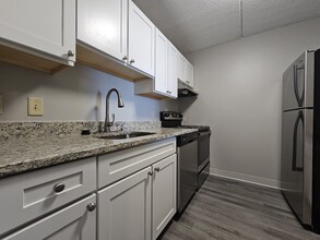 65 N Point Dr, Unit 206 in Boston, MA - Building Photo - Building Photo