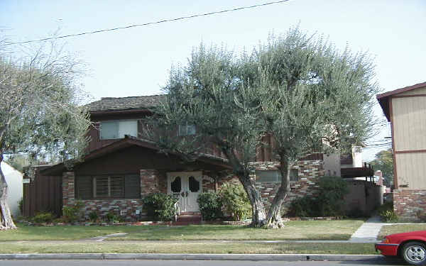 2148 San Anseline Ave in Long Beach, CA - Building Photo