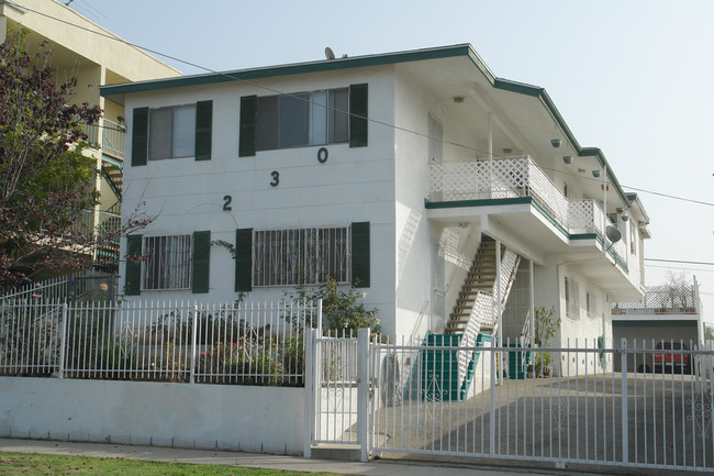 228-230 N Lake St in Los Angeles, CA - Building Photo - Building Photo