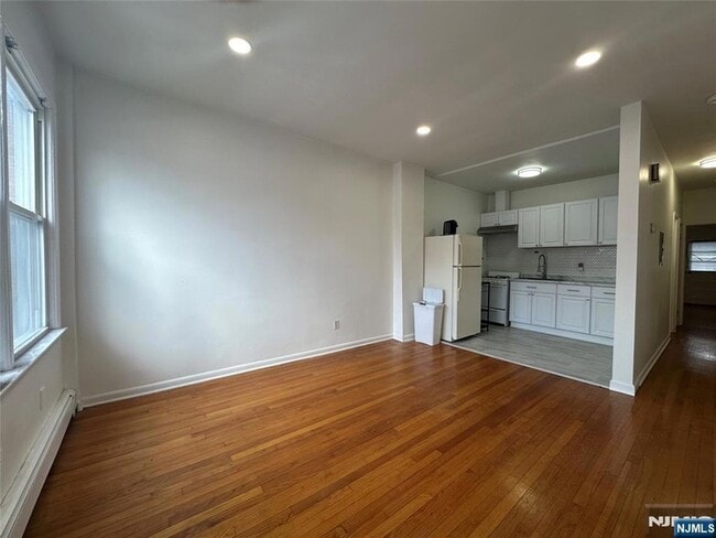 502 Washington Ave, Unit 1 in Belleville, NJ - Building Photo - Building Photo