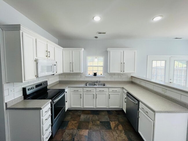 3819 Fircrest Dr in Charlotte, NC - Foto de edificio - Building Photo