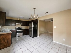 221 Austin St in Weslaco, TX - Foto de edificio - Building Photo