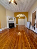 118 Harrishof St in Boston, MA - Building Photo