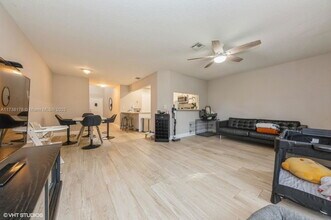 1950 Discovery Cir E in Deerfield Beach, FL - Building Photo - Building Photo