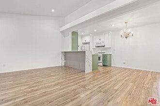 5500 Lindley Ave in Los Angeles, CA - Building Photo - Building Photo