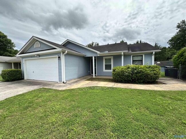 13065 Hermosa Dr SW in Huntsville, AL - Building Photo - Building Photo