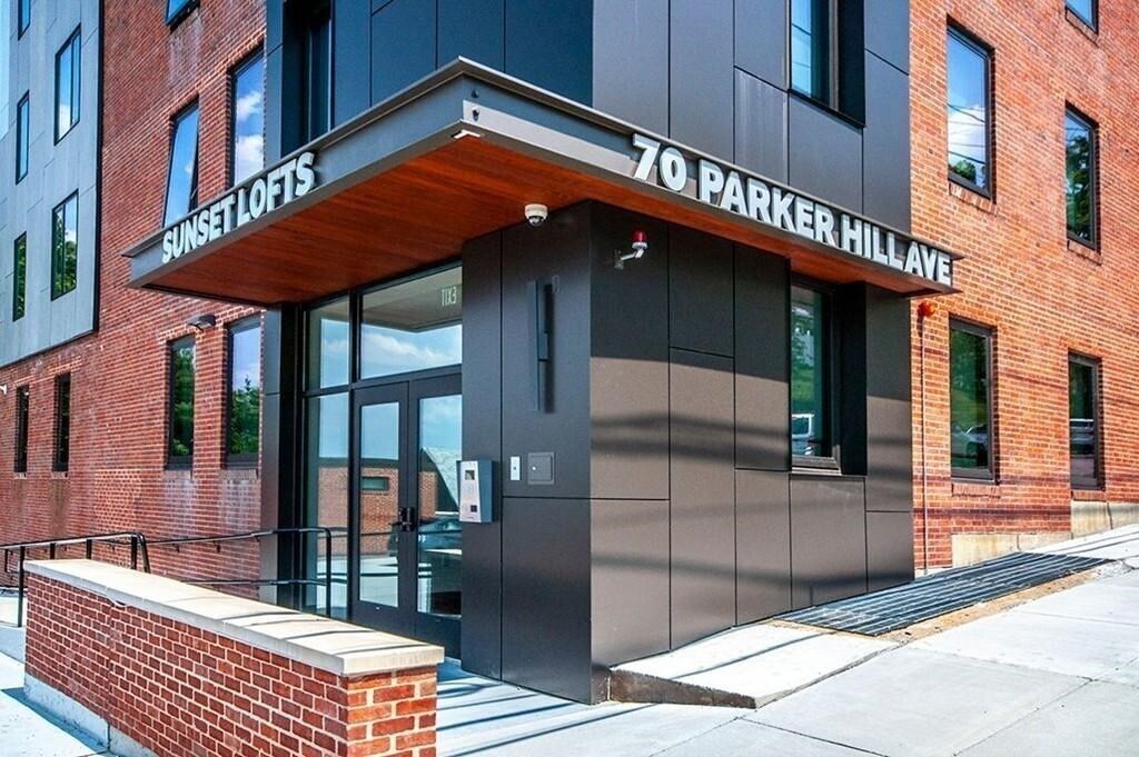 70 Parker Hill Ave in Boston, MA - Building Photo