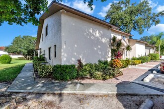 26650 Southern Pines Dr in Bonita Springs, FL - Foto de edificio - Building Photo