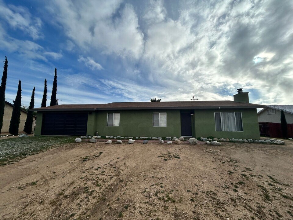 58161 Delano Trail in Yucca Valley, CA - Building Photo