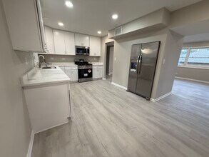 337 Woodland Dr in Grayslake, IL - Building Photo - Building Photo