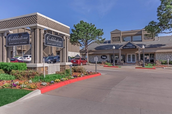 Cobblestone Apartments in Tulsa, OK - Foto de edificio