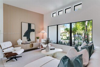 1120 NE 86th St in Miami, FL - Building Photo - Building Photo