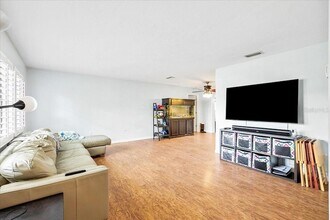 1302 Georgetowne Cir in Sarasota, FL - Building Photo - Building Photo