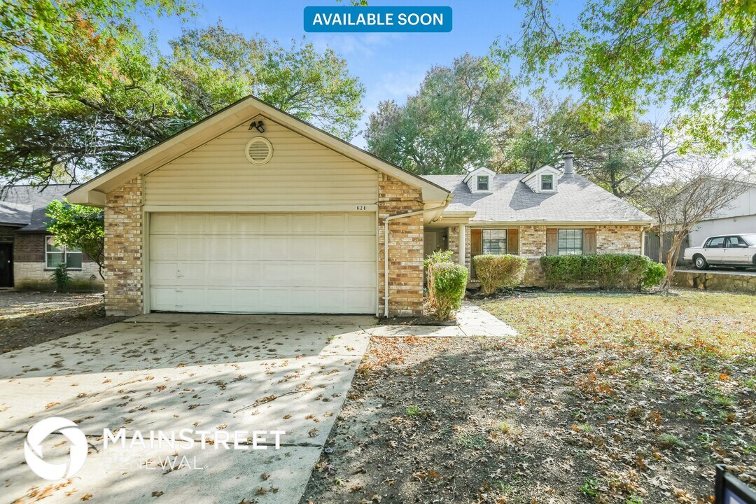 628 Nora Ln in Desoto, TX - Building Photo