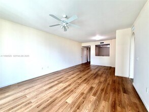 3340 NE 190th St in Aventura, FL - Foto de edificio - Building Photo