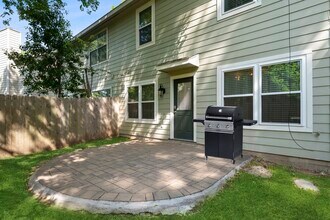 35 N Walden Elms Cir in Spring, TX - Foto de edificio - Building Photo