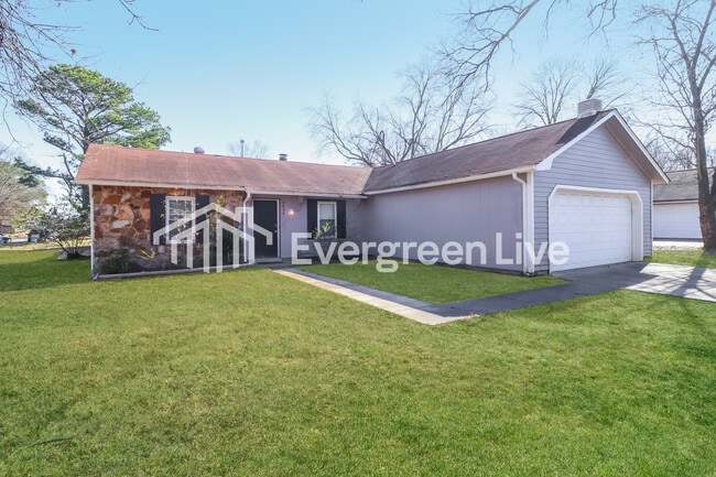 3434 Hallshire Dr in Memphis, TN - Building Photo - Building Photo