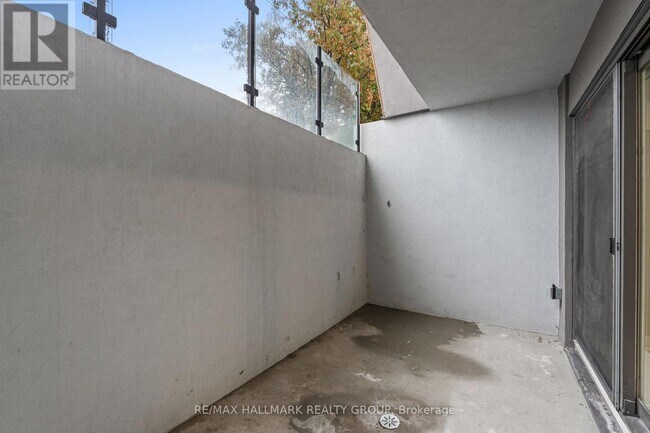 886 Byron Ave in Ottawa, ON - Building Photo - Building Photo