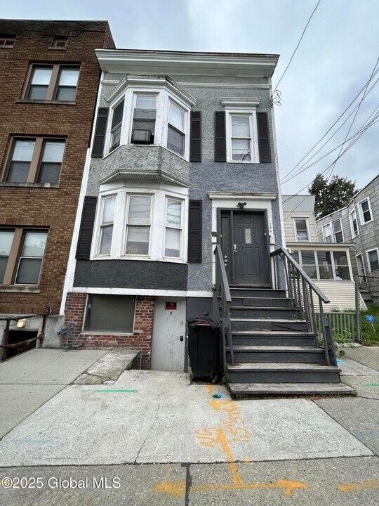 246 Morton Ave in Albany, NY - Building Photo