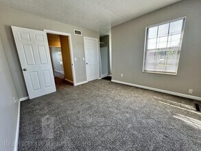 2356 Sweet Creek Ct in Grove City, OH - Building Photo - Building Photo