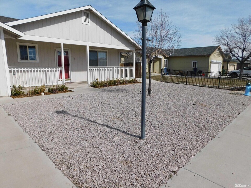 817 Woodhaven Dr in Fallon, NV - Building Photo