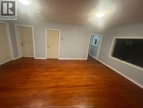 4 Hazelton St in Leamington, ON - Building Photo - Building Photo