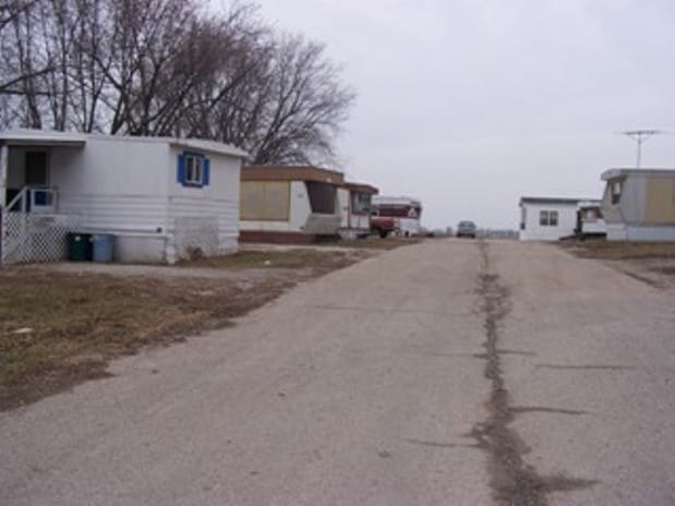 Casteel Mobile Home Park in Cambridge, IL - Foto de edificio