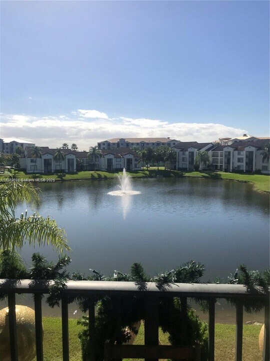 4460 NW 107th Ave in Doral, FL - Building Photo