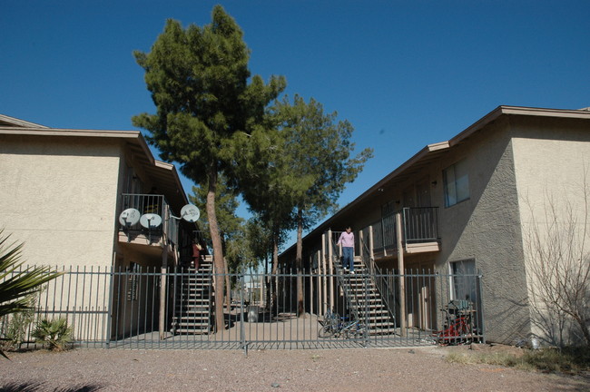 Sienna Pointe Apartments in Phoenix, AZ - Building Photo - Building Photo