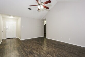 704 Stonebrooke Dr in Burleson, TX - Building Photo - Building Photo