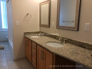 20 Short St, Unit 18 Short Street 3 in Brookline, MA - Foto de edificio - Building Photo