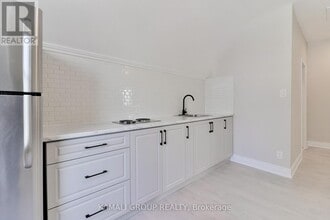 93 McMillan Dr in Oshawa, ON - Building Photo - Building Photo