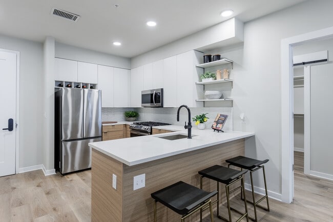 Hedges at Hawthorne in Hawthorne, NJ - Building Photo - Interior Photo