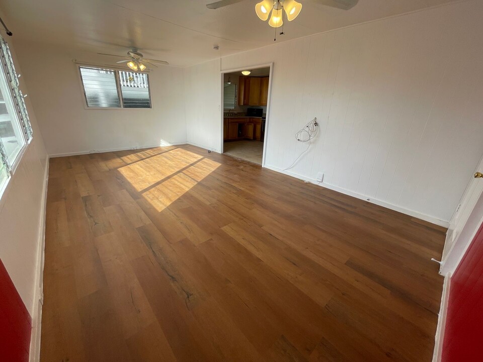 2470 N School St in Honolulu, HI - Building Photo