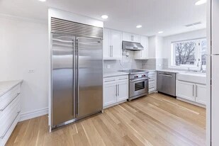 2086 Saint Johns Ave, Unit 307 in Highland Park, IL - Building Photo