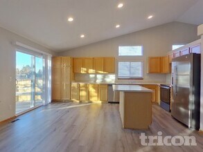18298 E Baltic Pl, Unit E200 in Aurora, CO - Foto de edificio - Building Photo